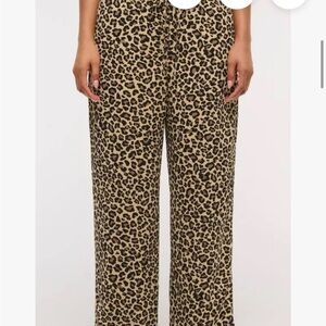 Abercrombie & Fitch poplin leopard print wide leg draw string pants.